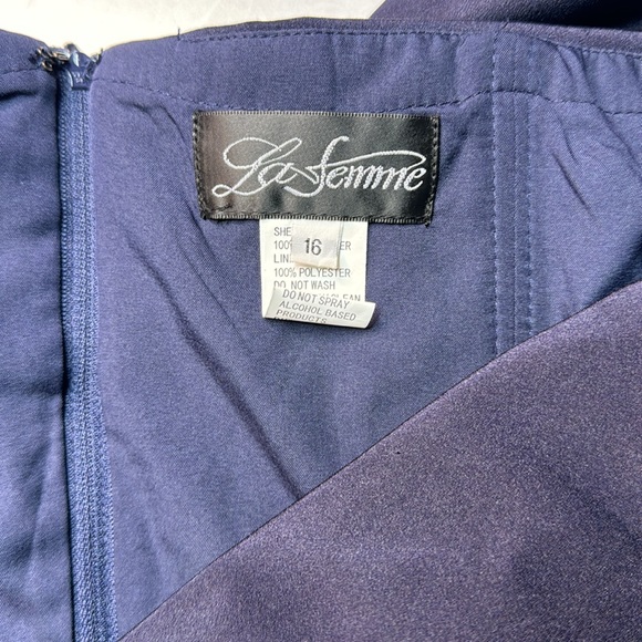 La Femme Surplice Off the Shoulder Column Gown in Navy NWOT - Picture 4 of 5